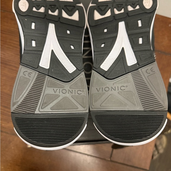 Vionic Walk Strider Black and White Sneakers 10.5 - Picture 7 of 8